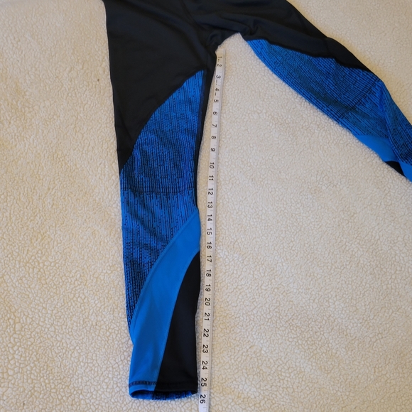 Under Armour women's black & blue  cold weather leggings w/hidden pocket. Sz: S - Picture 2 of 6